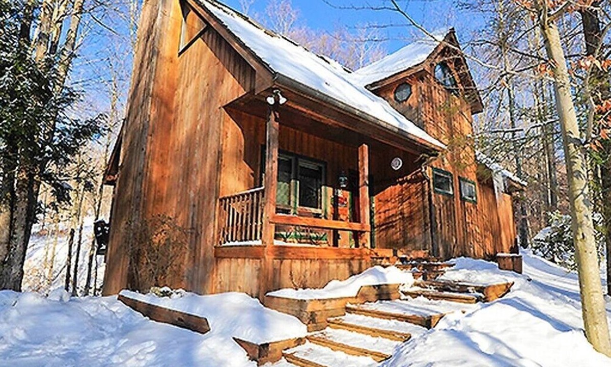 Northface Ski Chalet | Rippling Waters is a very short walk to Timberline Mountain and Slopes!