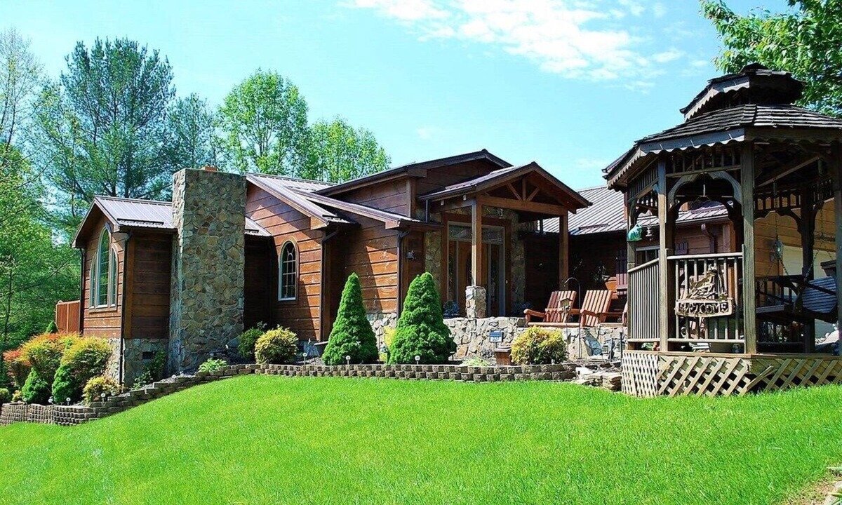 Crumpler Cabin | River Hill - River Access, Dog Friendly, Pool Table, WIFI, River View, Gas Fireplace, Mtn Views