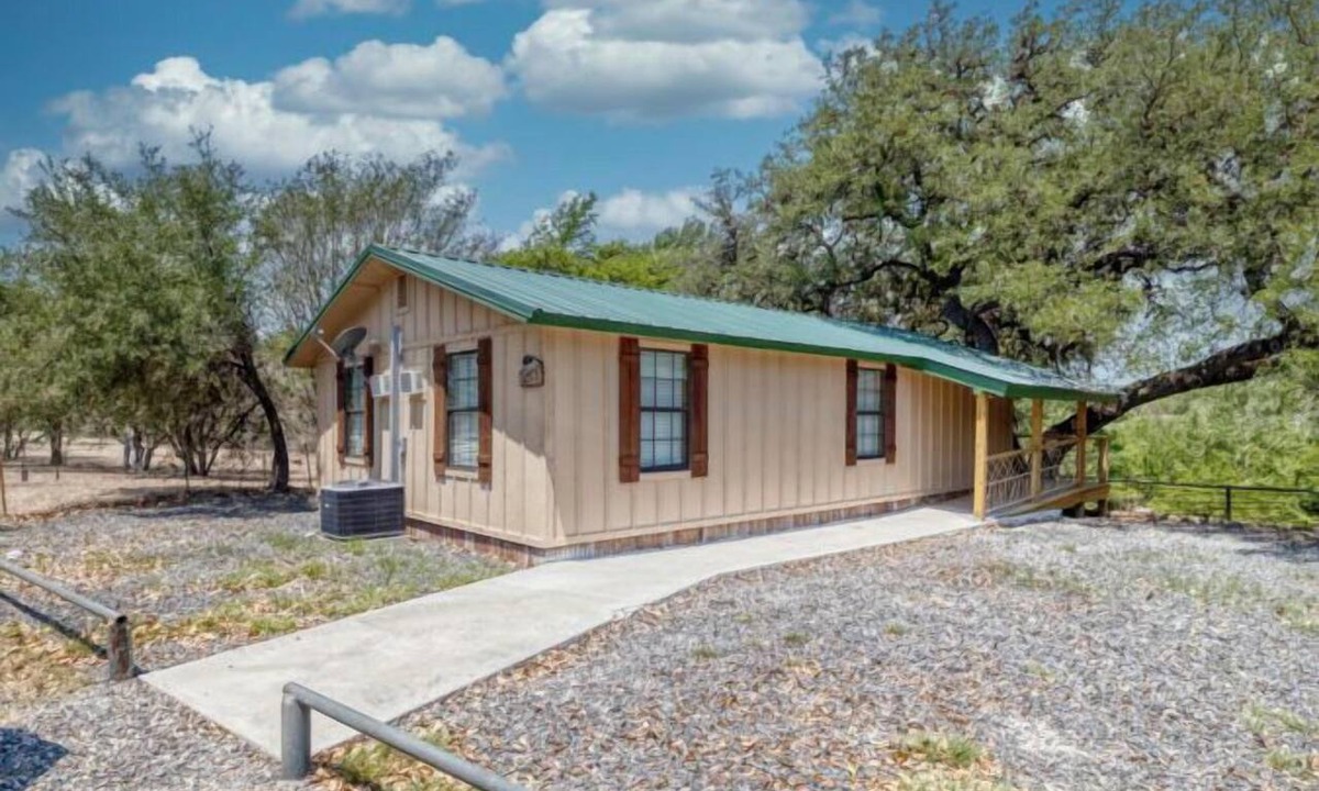 Leakey Cabin | Riverfront Cabins and Vacation Homes