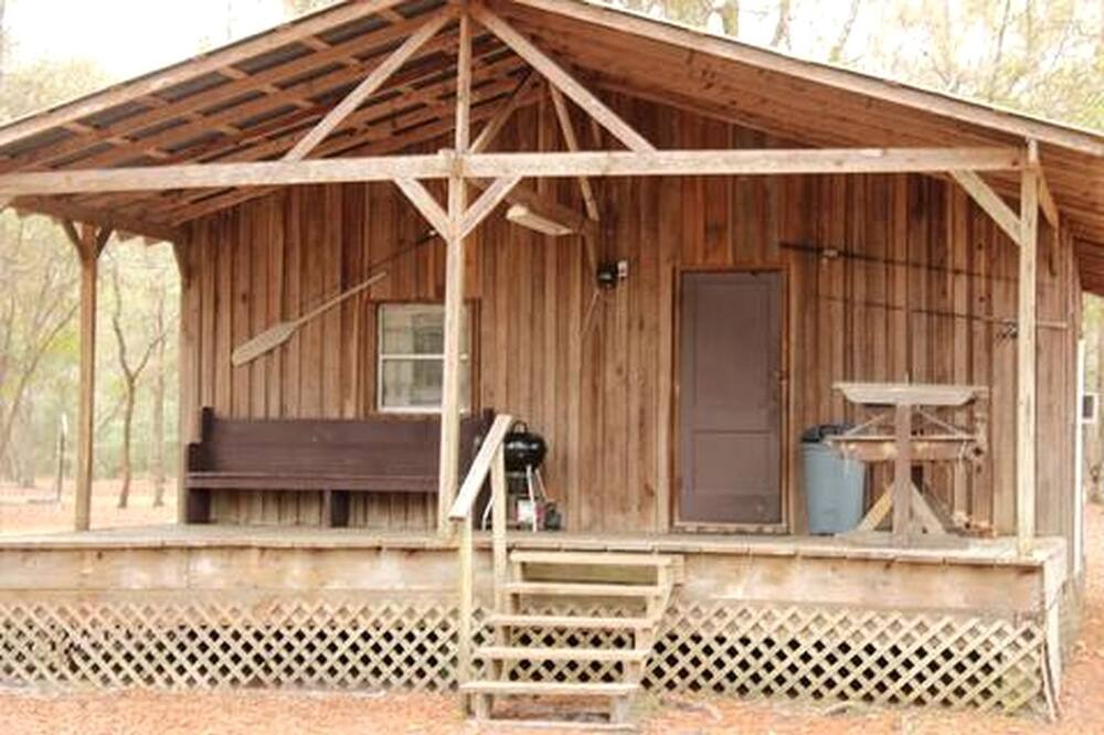 Waynesville Cabin | Riverfront Getaway Cabin with a Boat Ramp Access near Brunswick in Southeast Georgia