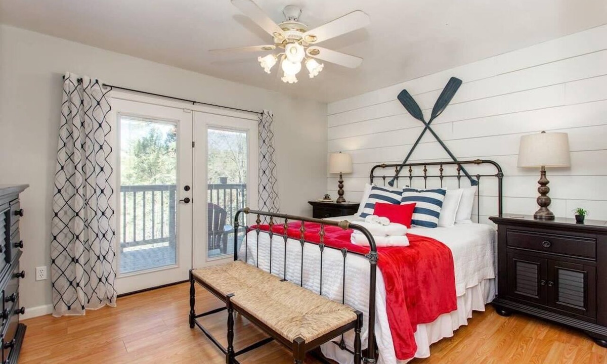 Sautee Nacoochee Cabin | Riverfront Retreat| Fire Pit| Fast WiFi| Sleeps 8