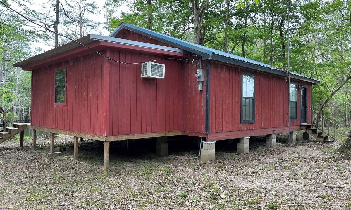 Hillister Cabin | Riverfront secluded 3-bedroom cabin on the scenic Neches River