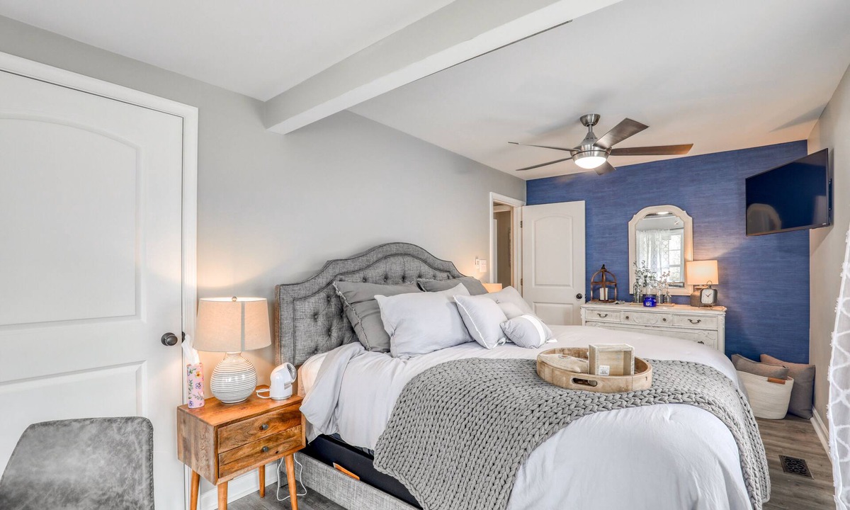 Riverton Cottage | Riverfront! Shenandoah River! Sleeps 4! New Hot Tub
