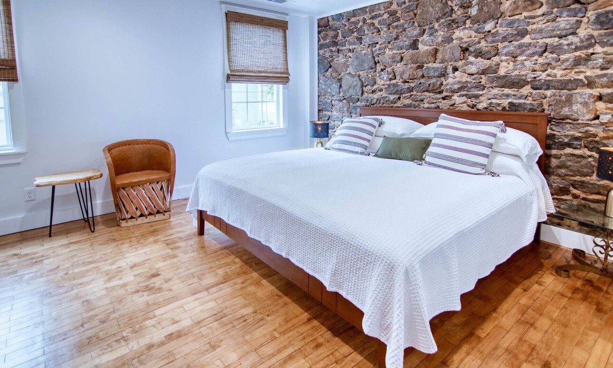 Mason House | Robin Ave. #10