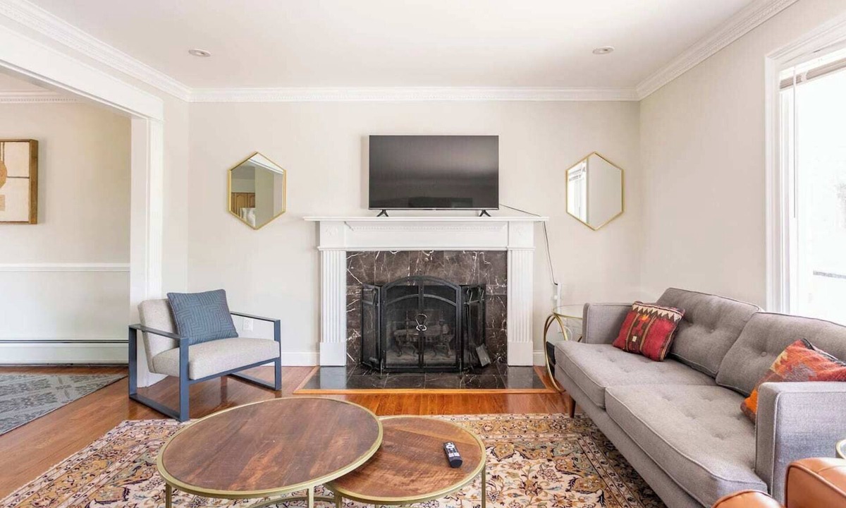 Bethesda Apartment | Rochambeau House 5BR/3BA in Bethesda near NIH