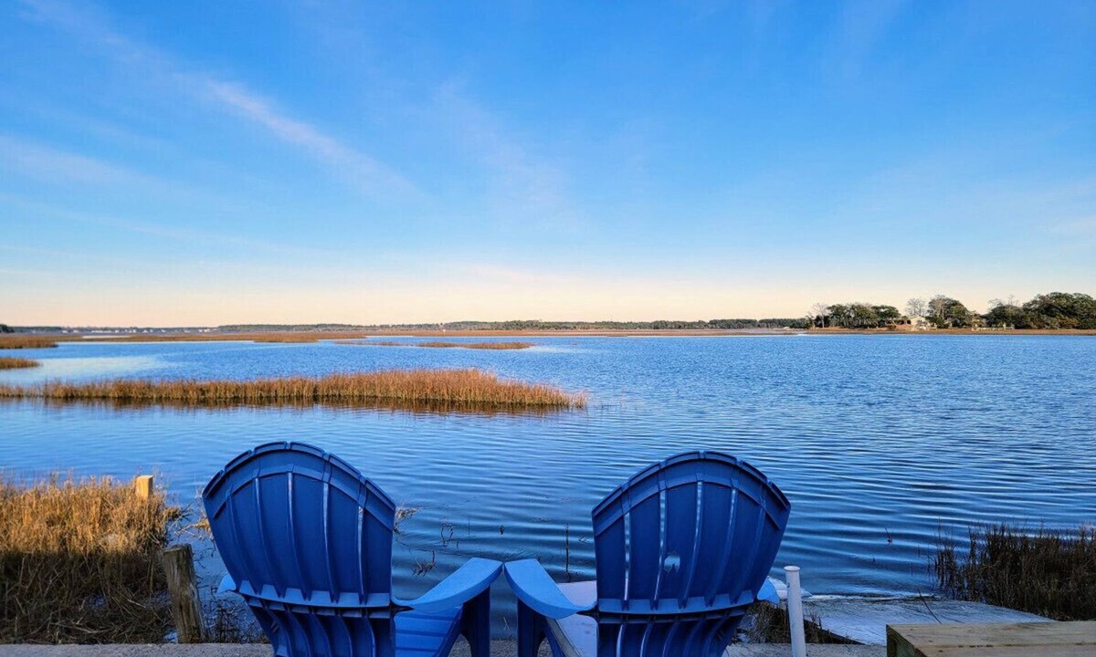 Cedar Point House | Romantic Getaway with a jon boat, Kayaks, and three miles to the beach