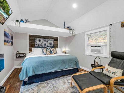 Lake Lure House | Romantic King-Bed Couples Cabin Lake Lure