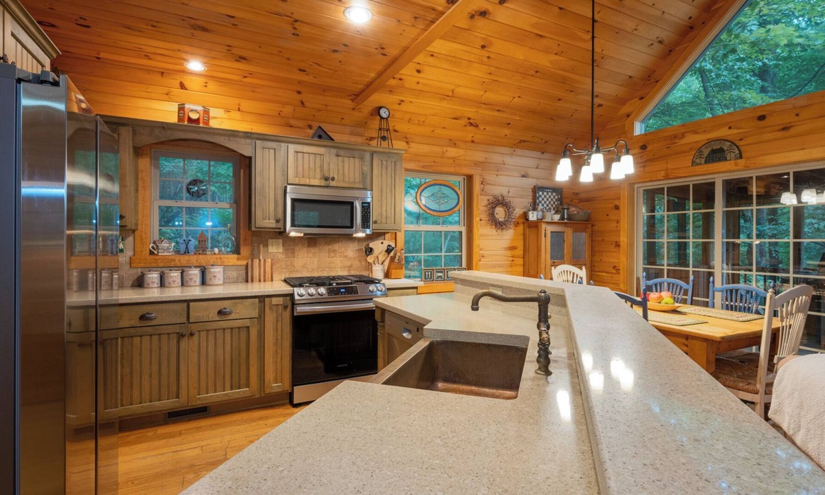 Ferguson Cabin | Romantic Stone Cabin, Private Waterfalls, Hot Tub, Pet Friendly, WiFi, Decks