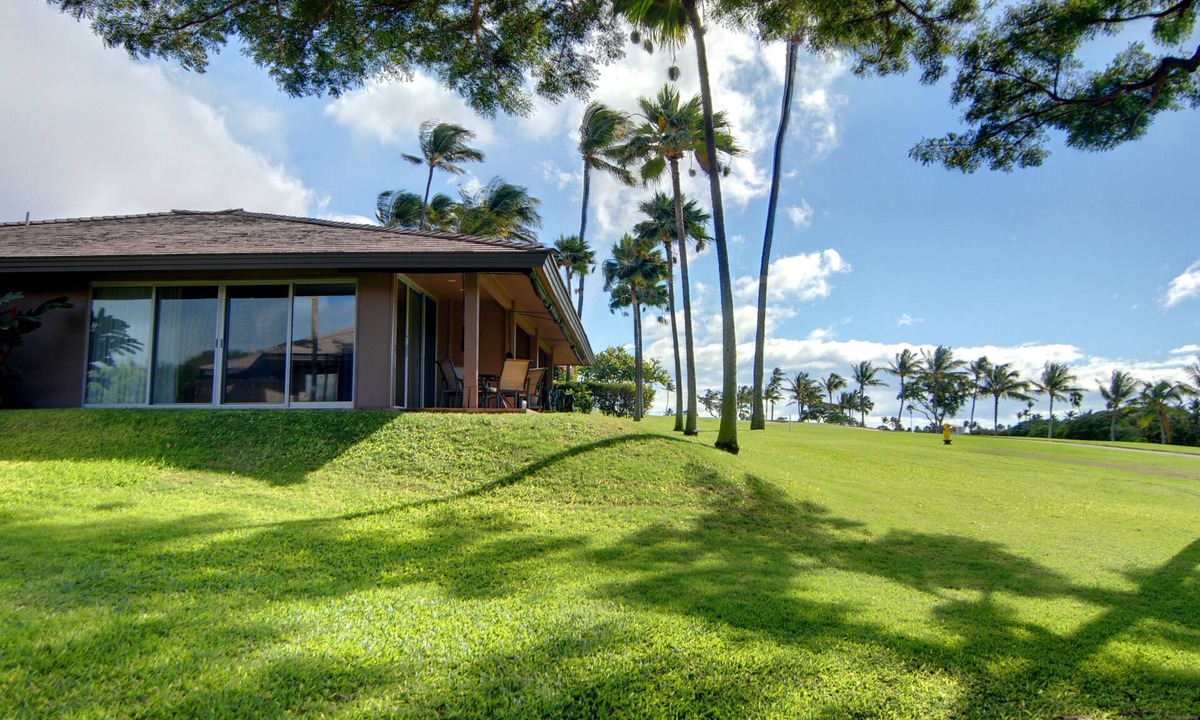 Kaanapali Apartment | Romantic, waterfront studio with pool, hot tubs & golf course view