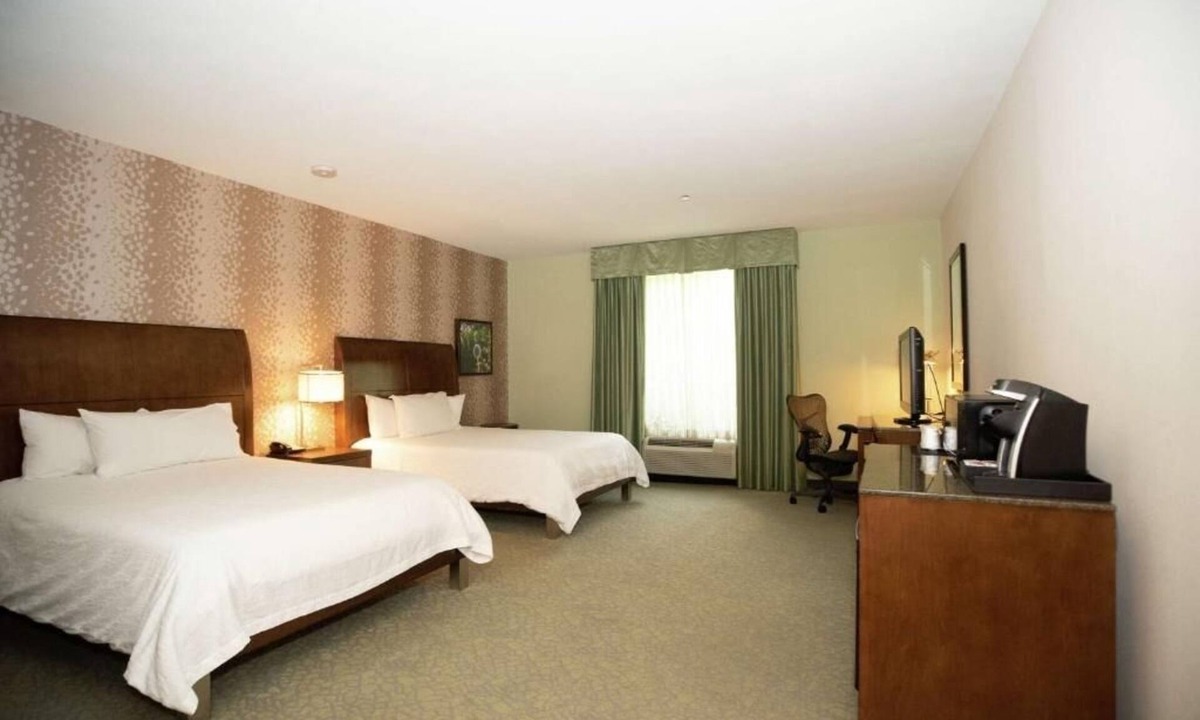 Covington Hotel | Room with 2 Queen Beds Close to Covington Sights – Prime Location & Pet-Friendly