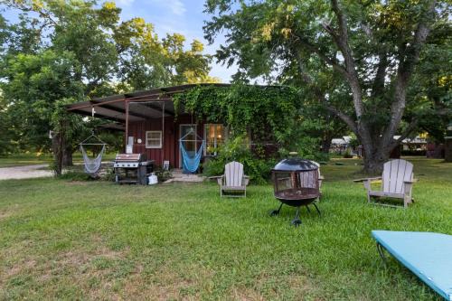 Prairie Lea House | RoosterHouse Countryside Pecan Farm 6ac SanMarcos