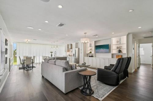 Meadow Lake House | Round Rock Lakeside Retreat