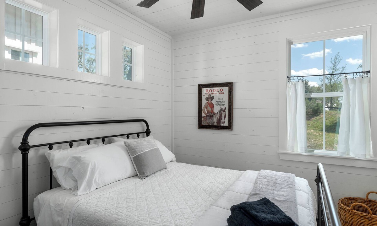 Driftwood Cabin | Row Home - Standard Cabin M