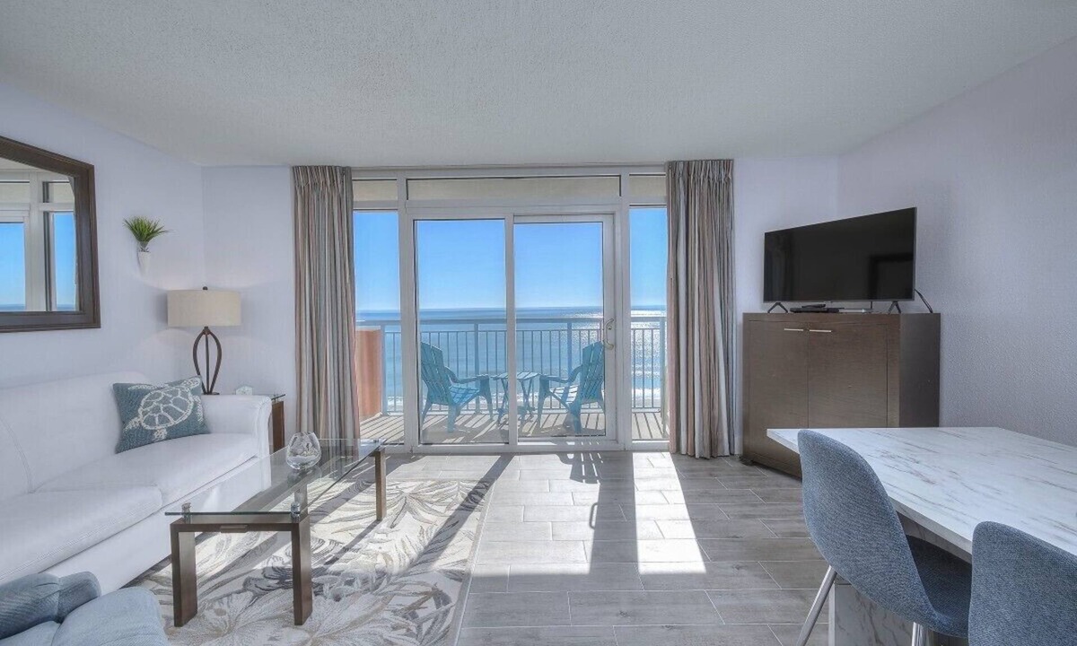 Myrtle Beach Condo | Roxanne Towers by Elliott Beach Rentals