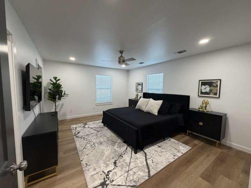 Thackerville House | Royal Flush Villa - King Bed near WinStar