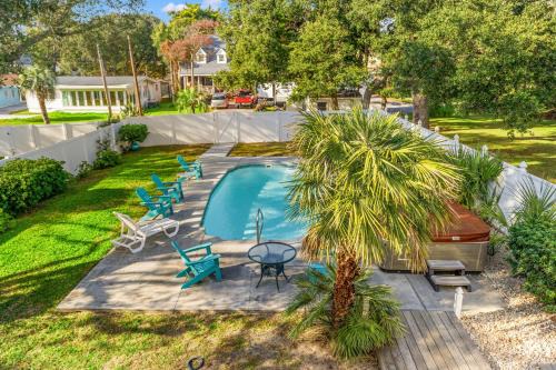 Crescent Beach House | Runaway Bay - 3rd Row - Beach House - Crescent Beach