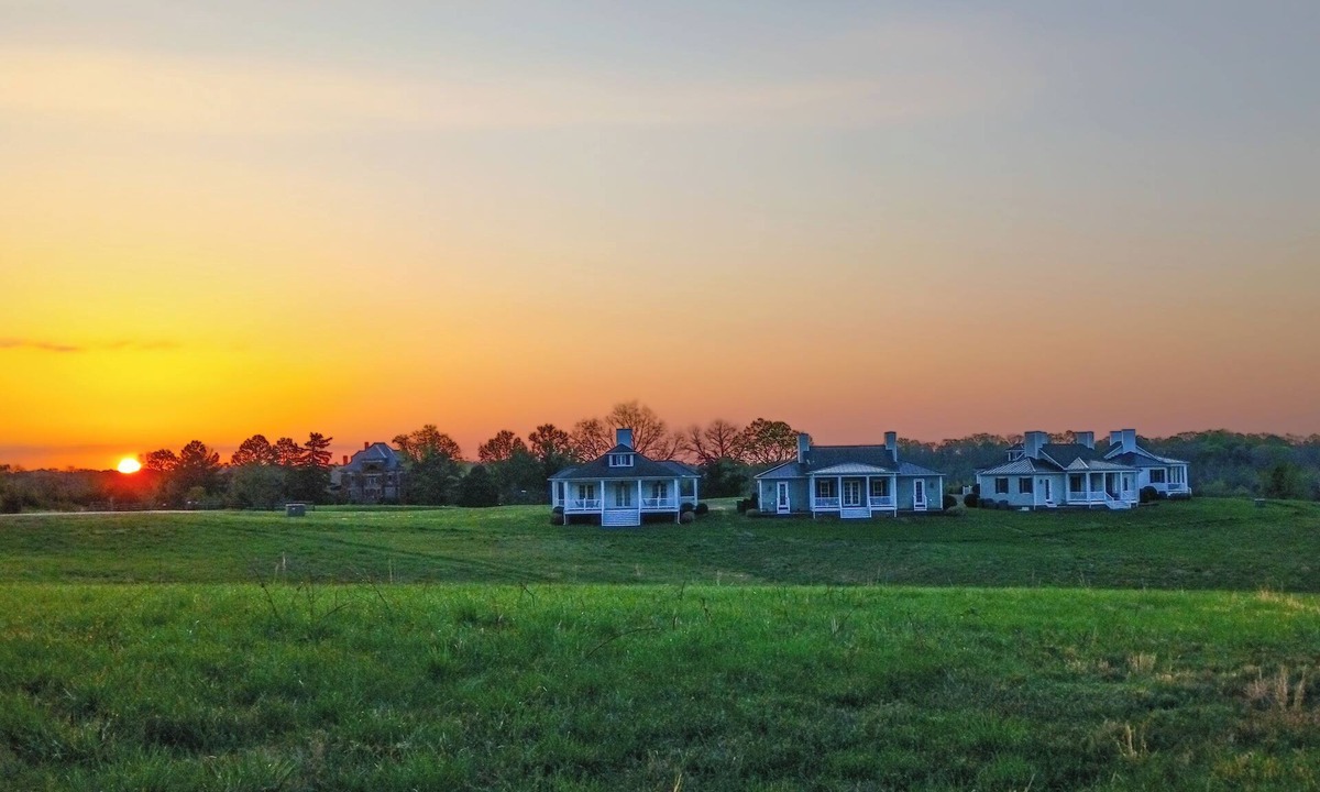 Farmville Cottage | Rural and Charming 2-bedroom cottage near Hampden-Sydney and Longwood