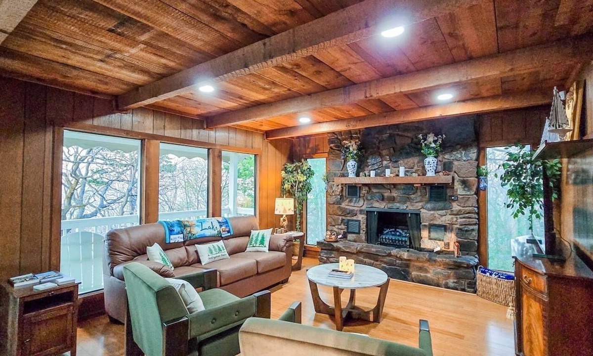 Eufaula House | Rustic Cabin | Storybook Charm | Near Nichols Point