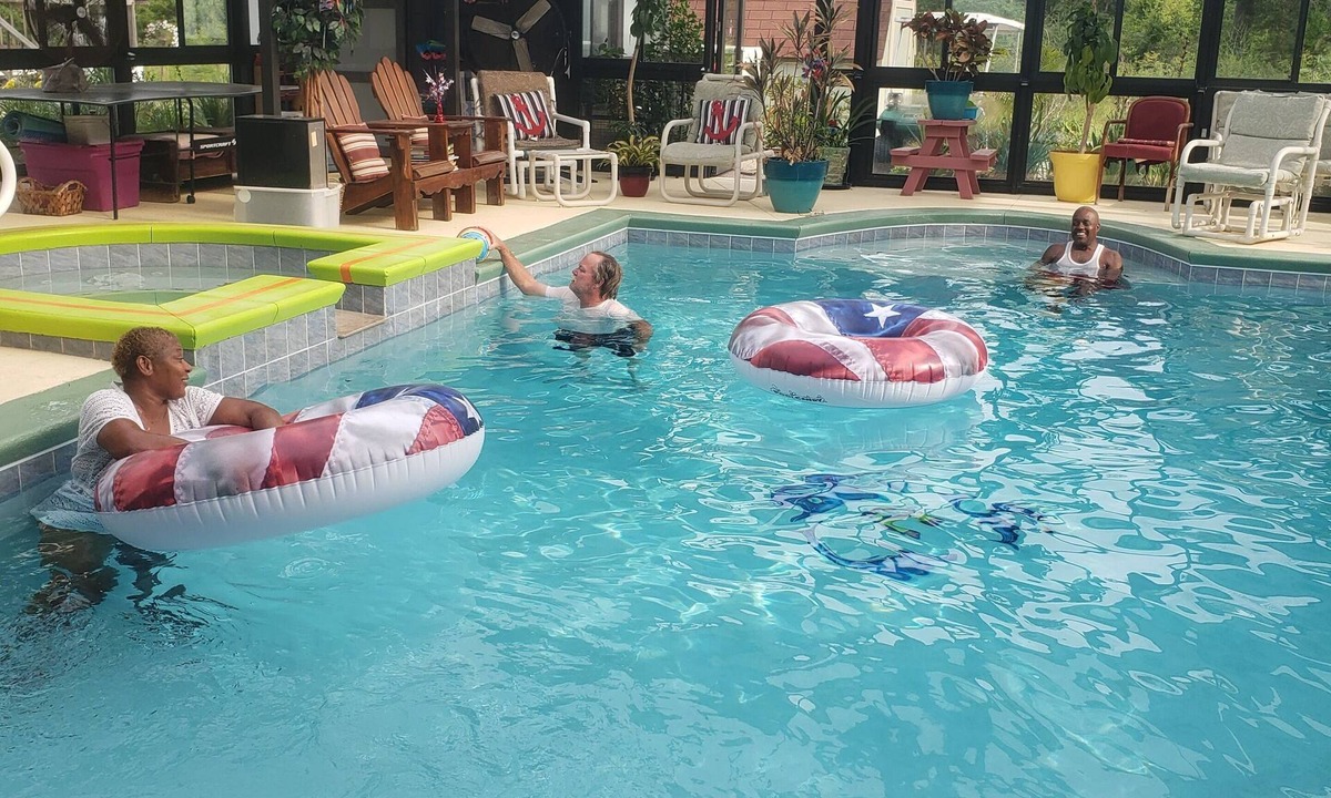 Cottondale House | RV Executive #2 Home inground Indoor Pool an beautiful Jacuzzi heated by request