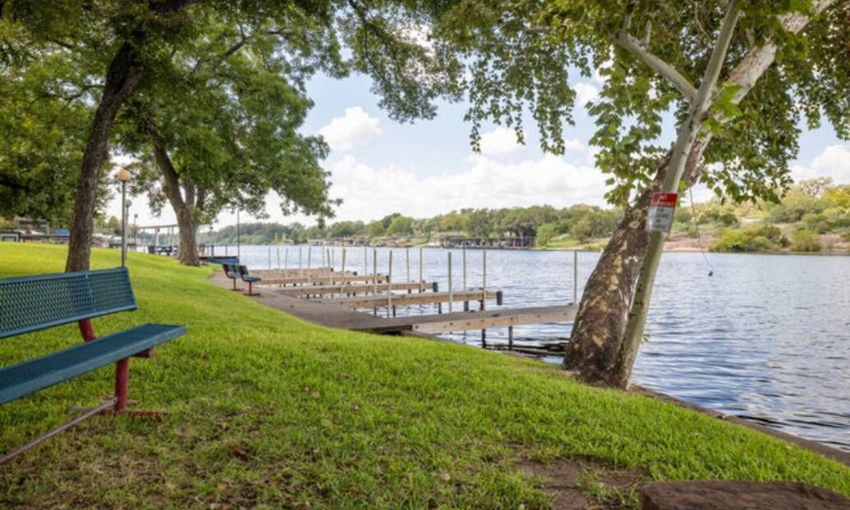 Burnet RV Rental | RV Site - Pull Through 20