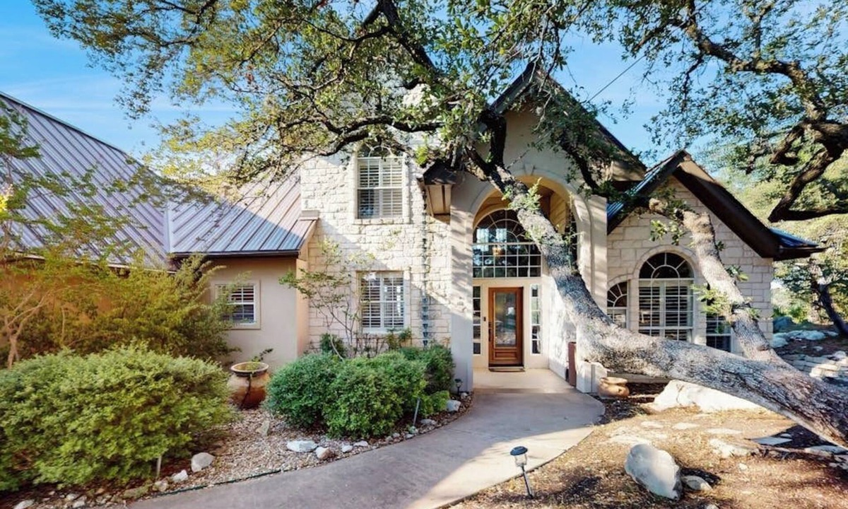Horseshoe Bay House | Sacred Vista | Opulent Hill Country Gem | Amazing Patio & Great View