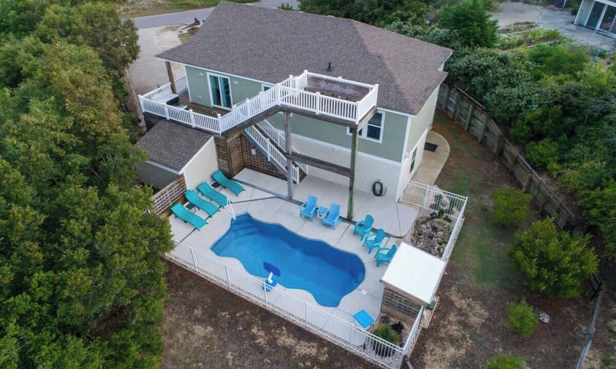 Sea Scape House | Saltwater Pool, Dog Friendly, Fire Pit!