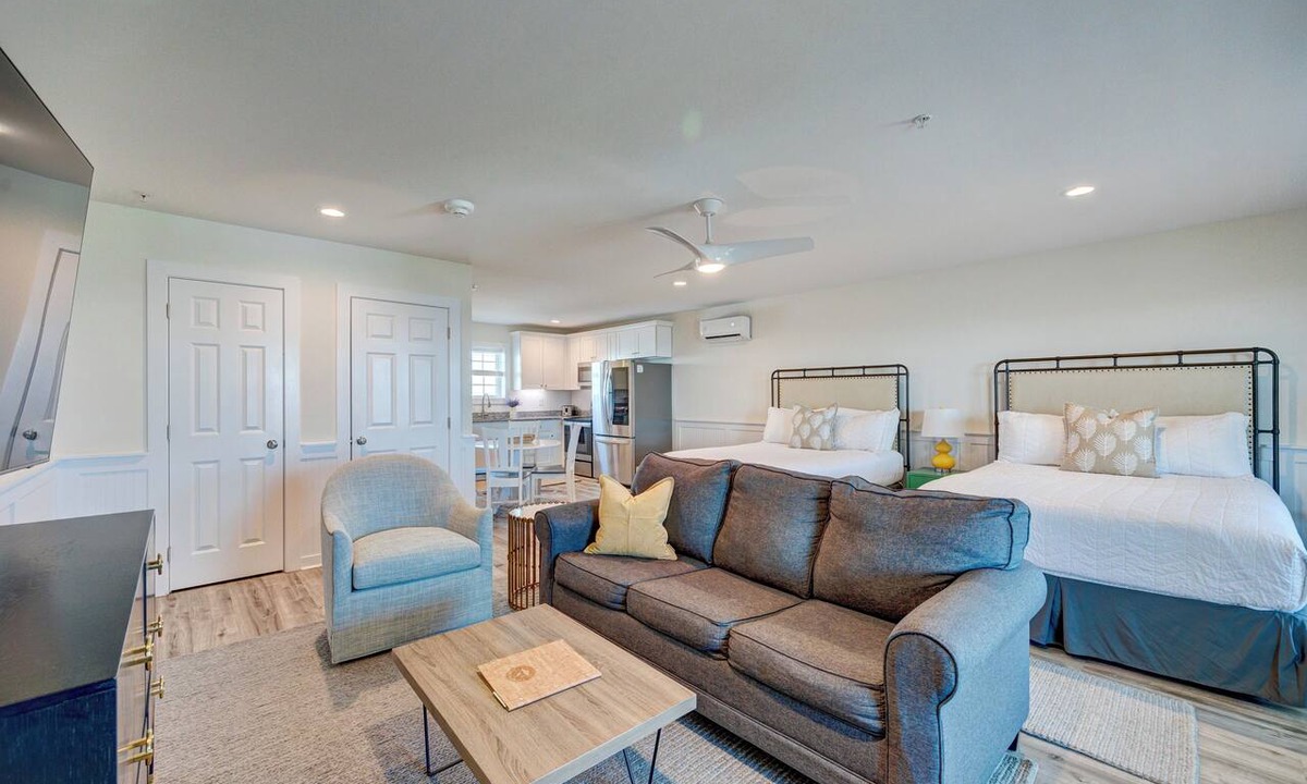 Surf City Apartment | Saltwater Suites, 107 Queen 1st Floor