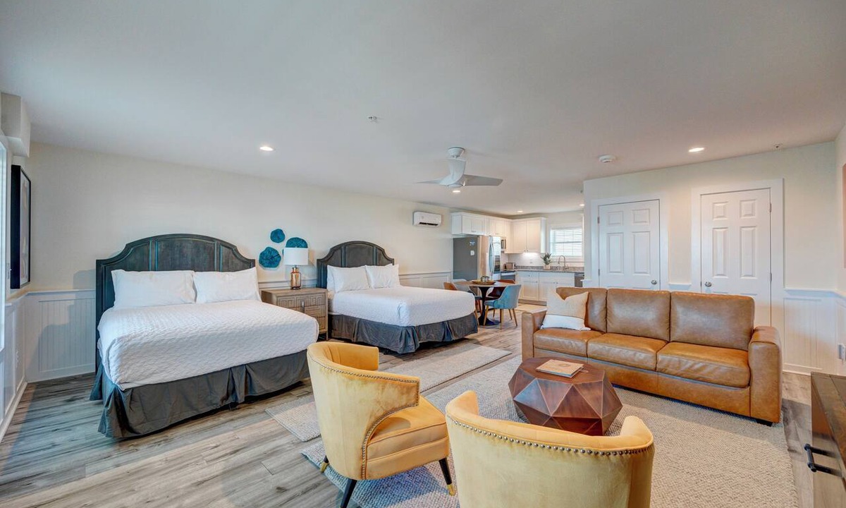 Surf City Apartment | Saltwater Suites, 302 Queen 3rd Floor