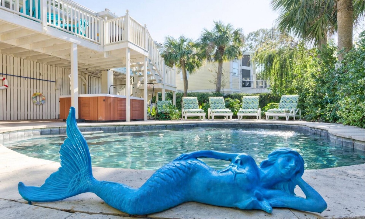 Tybee Island Cottage | Salty Mermaid Cottage, PRIVATE Heated Pool + Hot Tub Cabana, Walk to Beach