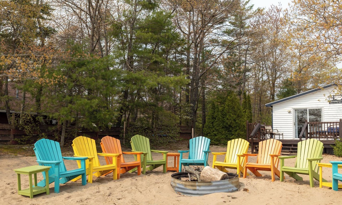 Oscoda House | Sandy beach directly on Lake Huron. Kayaks, hammocks, fire pit, and more!