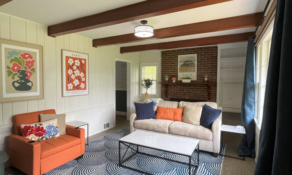 Winston - Salem House | Sapphire Shire - The Most Charming Home Near Wake Forest University!