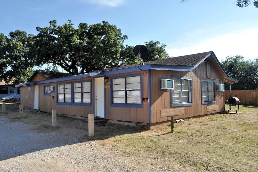 Buchanan Dam Cabin | Scenic Lakeview Log Cabin with Full Kitchen Near Lake Buchanan | Buchanan Dam, Texas
