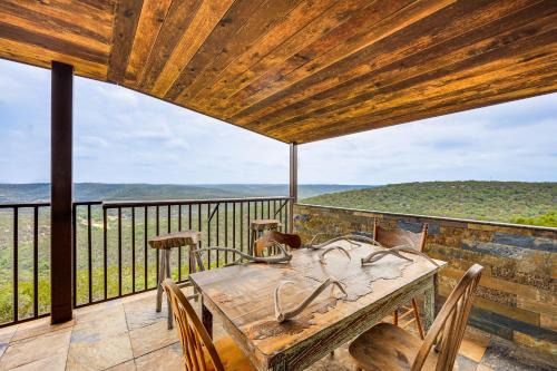 Leakey House | Scenic Leakey Vacation Rental w/Private Patio!