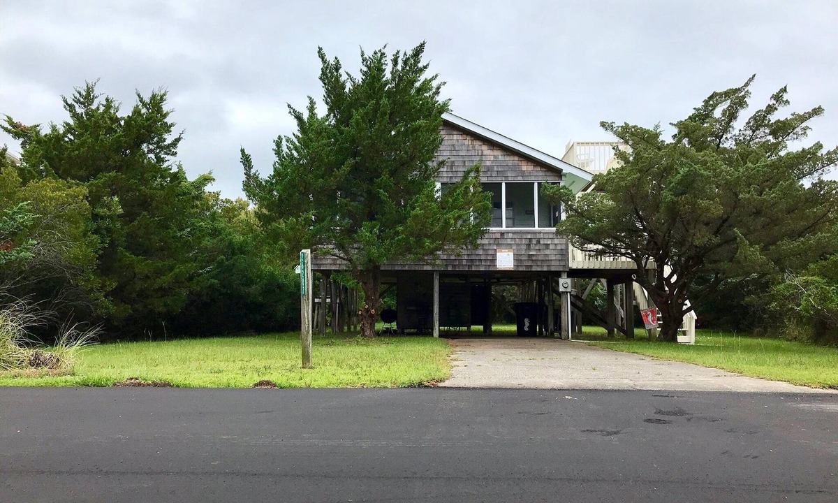 Salvo House | SEA HORSE A Charming Beach Cottage