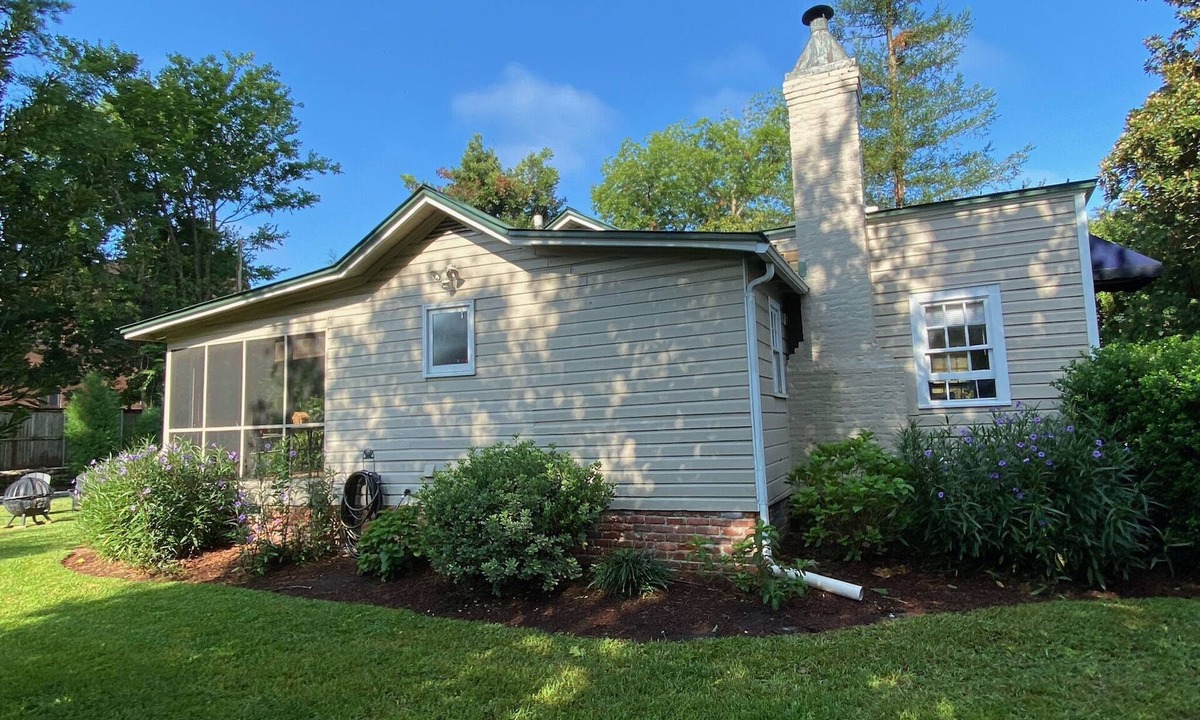 New Bern Cottage | Sea Turtle Cottage - walk to everything!
