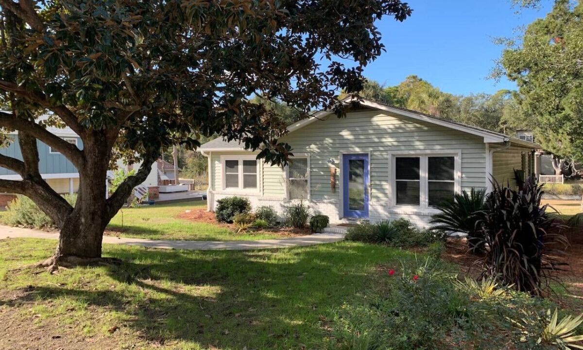 Folly Beach House | Seaside Serenity, Steps to Beach, Pet Friendly