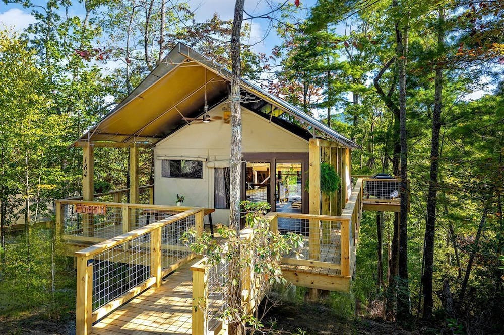 Zirconia Cabin | Secluded Glamping Tree Tent with Outdoor Soaking Tub & Private Pizza Oven Near Waterfalls, Zirconia, NC
