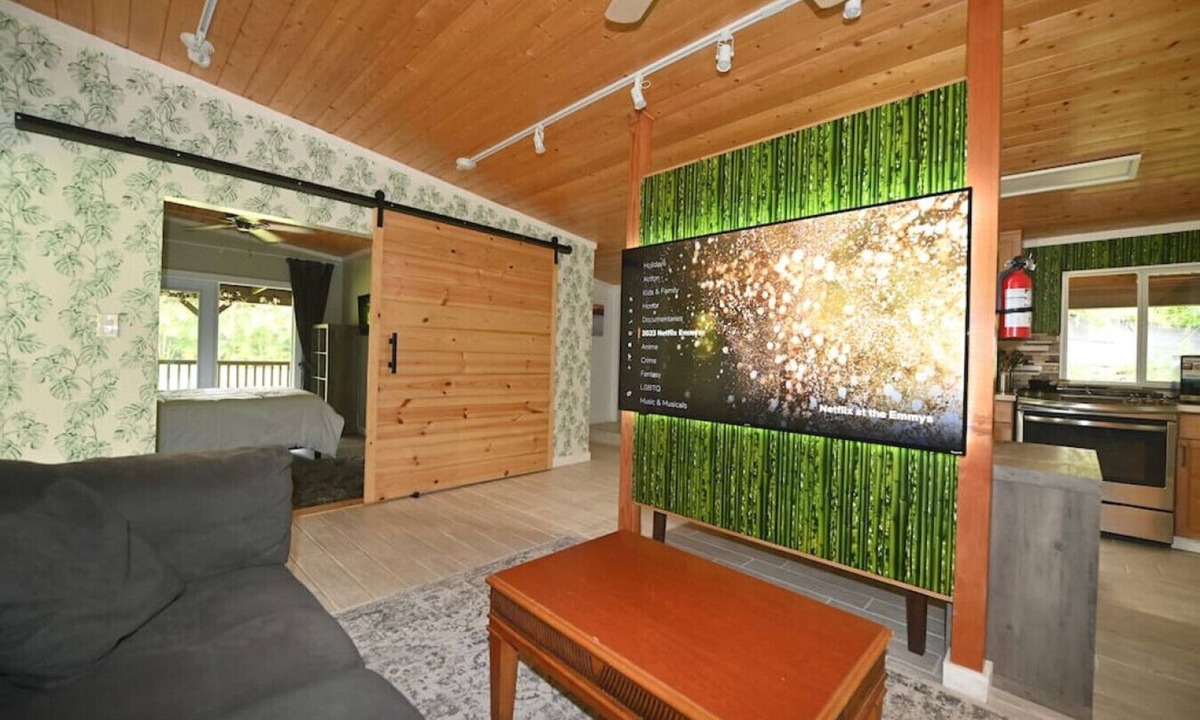 Leilani Estates House | Secluded house, Opening special!
