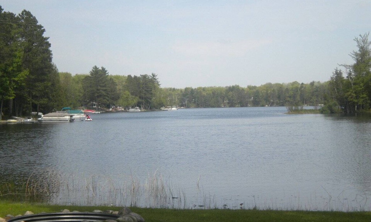 Lewiston House | Secluded Tee Lakeside House, Lewiston Michigan