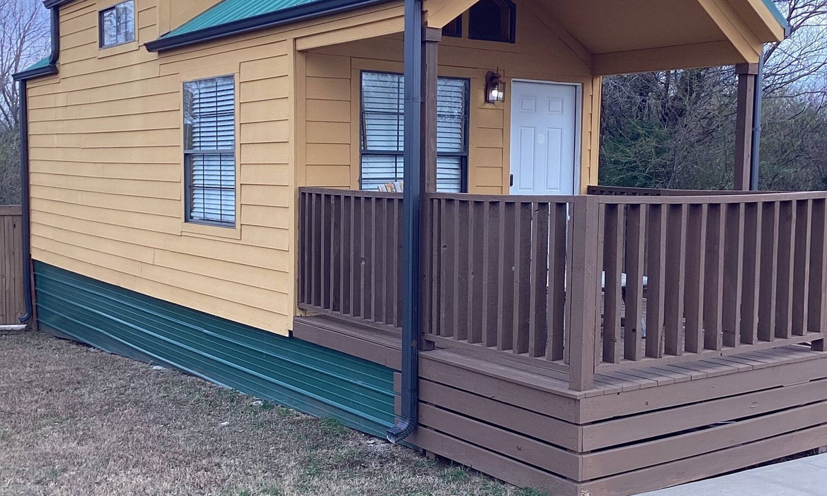 Tulsa Cabin | Secluded tiny cabin with hot tub on private acreage close to downtown Tulsa