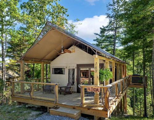 Zirconia House | Secluded Tree Tent with Outdoor Soaking Tub & Pizza Oven Near Blue Ridge Waterfalls, Zirconia, North Carolina