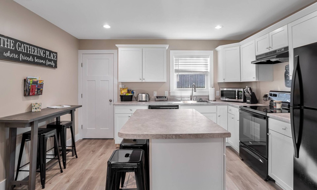 Swannanoa House | September Specials - Family & Pet Friendly - Mountain Views - Fast Internet