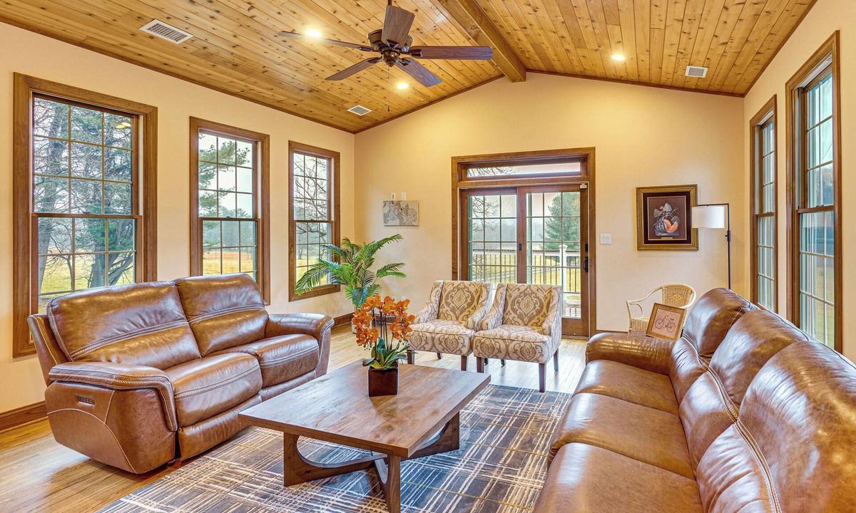 Millville House | Serene 10-Acre Estate Near Loudoun County Wineries