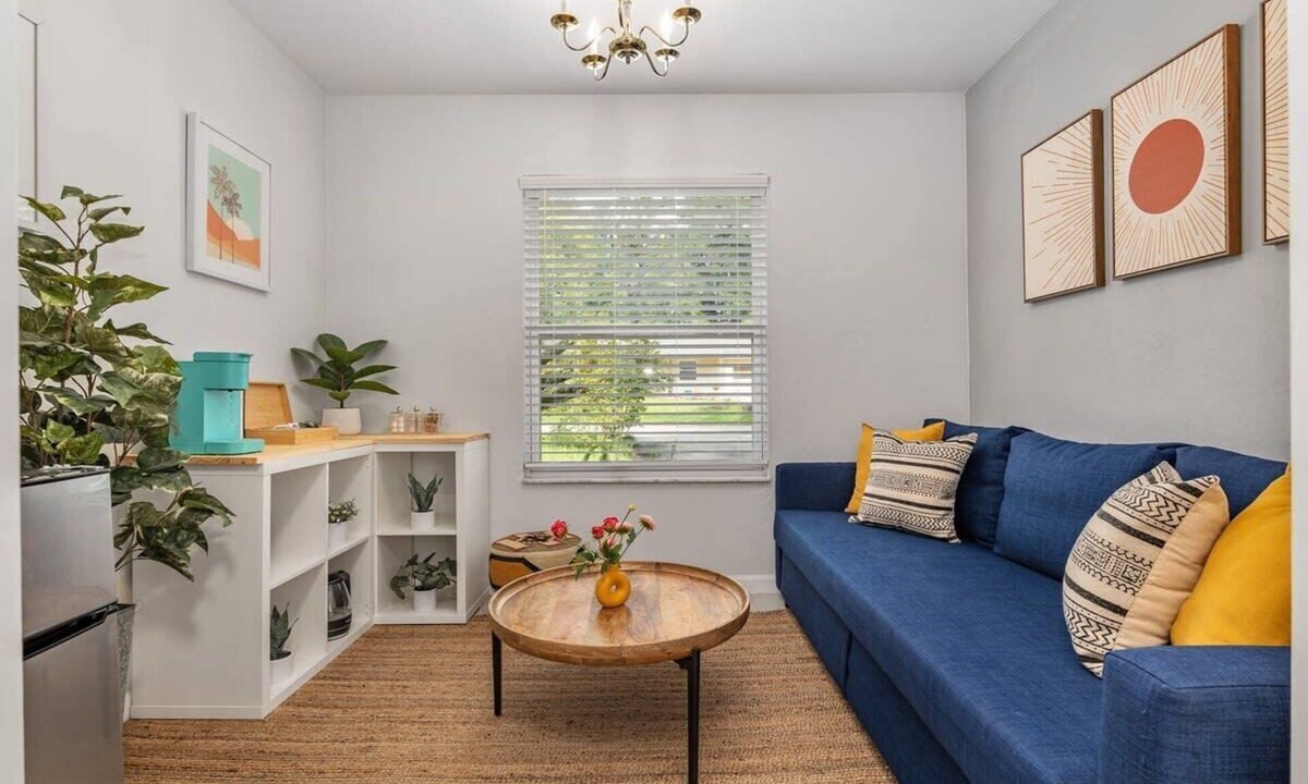 Alachua House | Serenity Terrace | King Bed Lounge & Coffee Bar