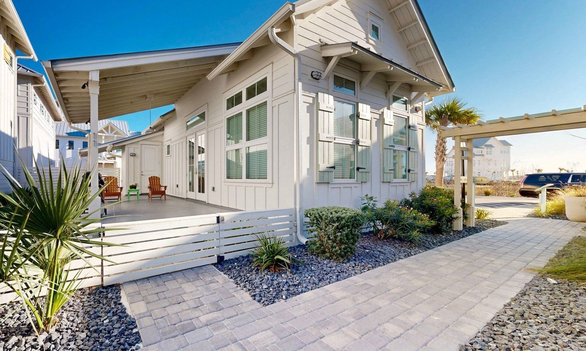 Port Aransas Cabin | Shared Pools, Boardwalk to the Beach