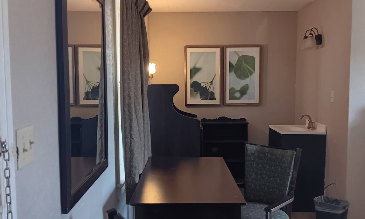 Keysville Hotel | Sheldon's Motel by OYO Keysville Near Hwy 360