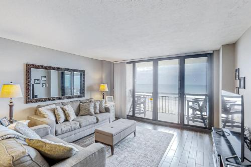 Crescent Beach Apartment | Shoreham Towers 3B