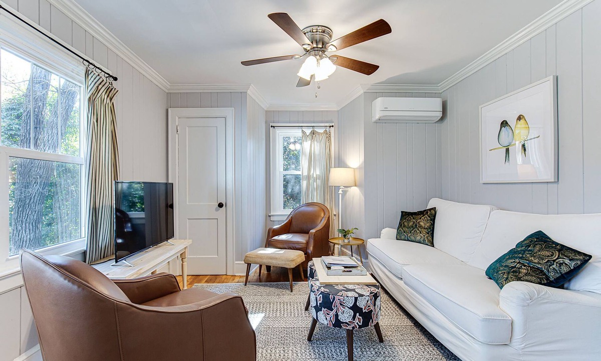 Athens Apartment | :) Short walk to 5 Points/UGA/Foley Field/Restaurants - Comfortable Bed!