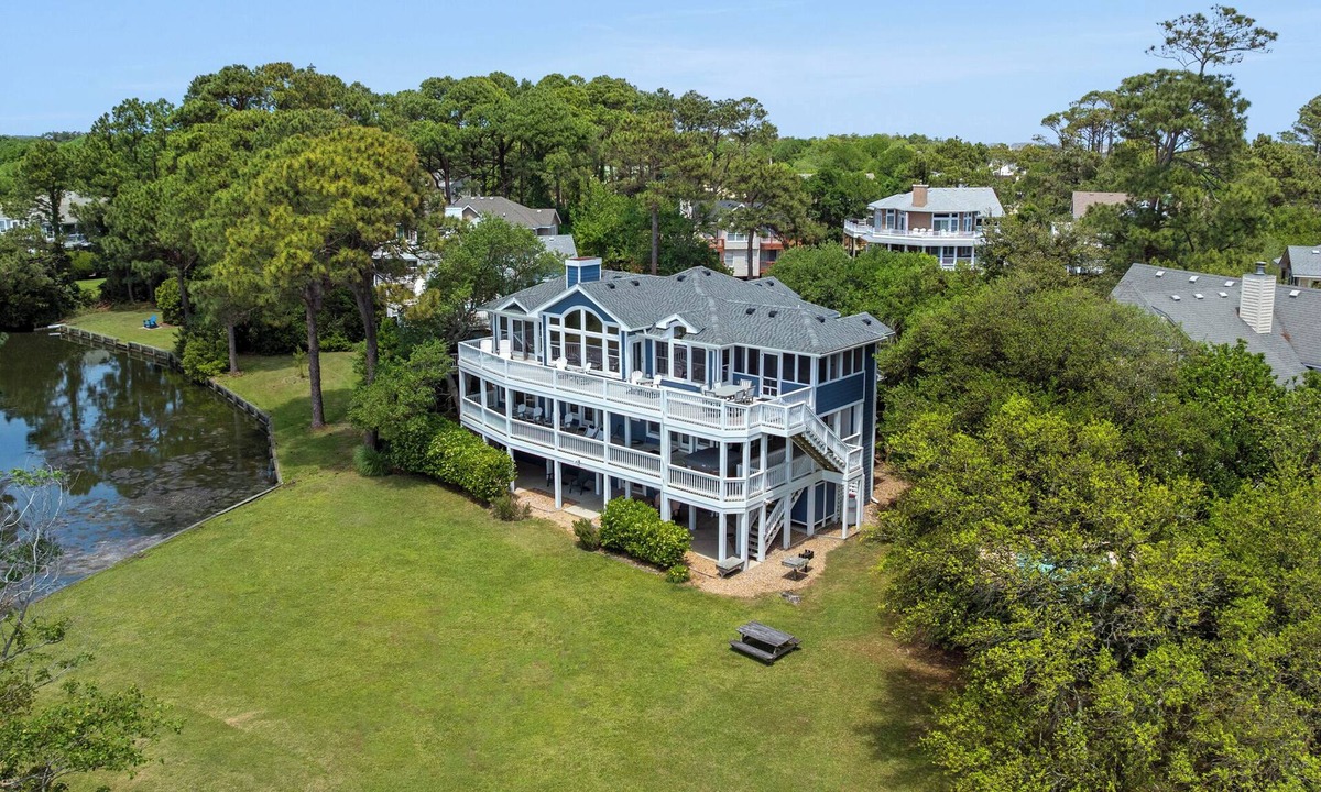 Corolla Light House | Silence of the Clams: Soundfront/Hot Tub/Elevator