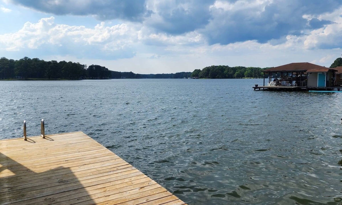 Henrico House | Simply Peaceful | Pet-Friendly | Peaceful & Private | 6ft Water Depth